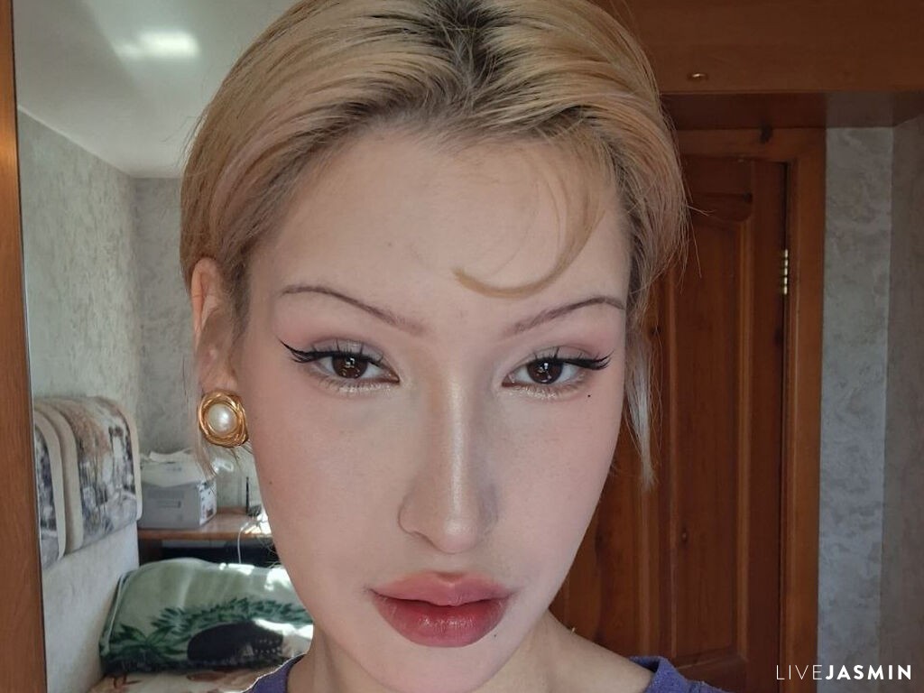 RavenBahamonde live cam girl profile