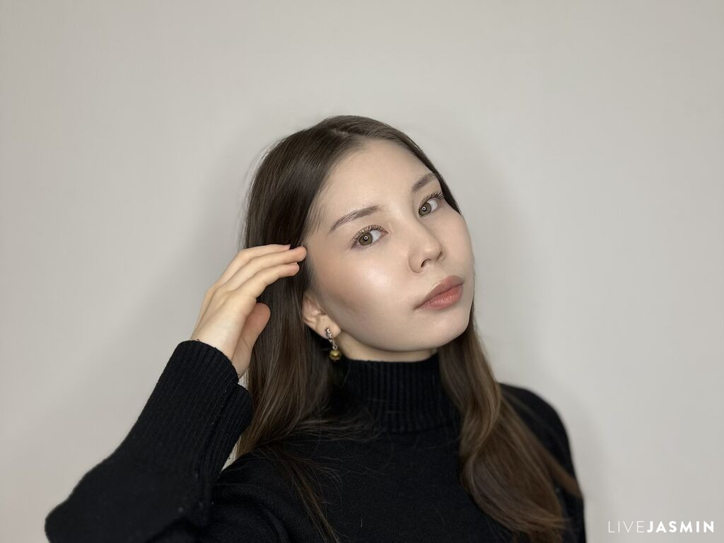 ReenaHarmen model profile and live status