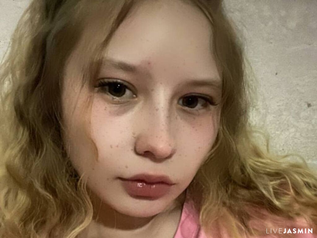 Cam girl profile image for ReikoTapper