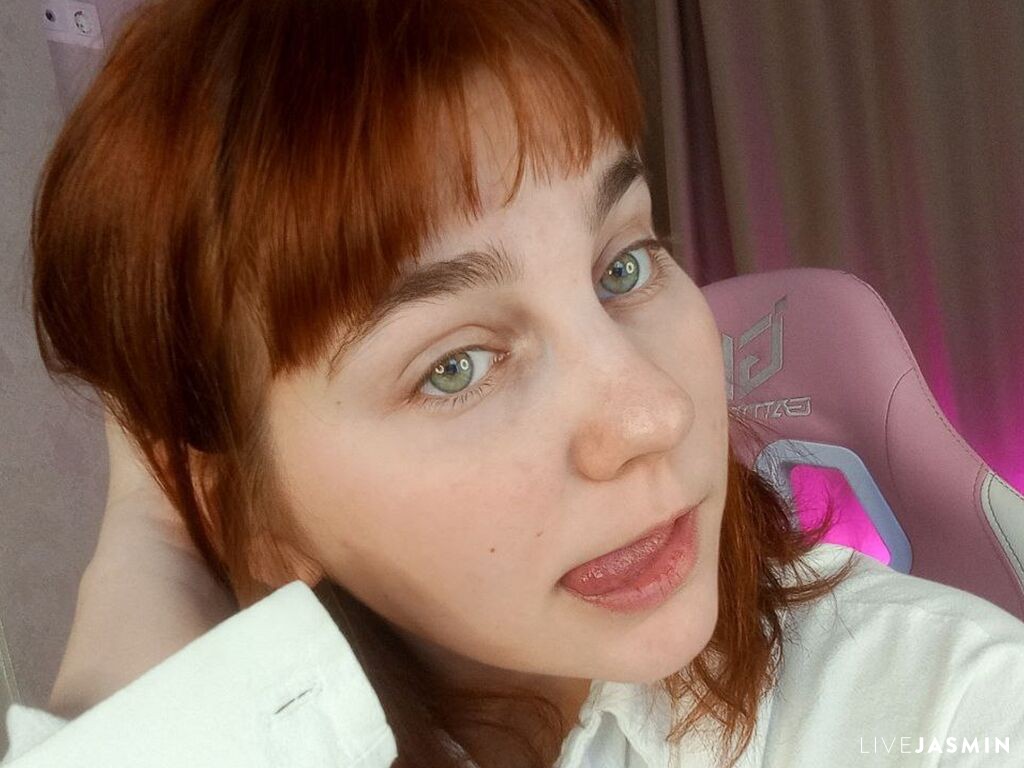 Browse ReneShif live chat profile
