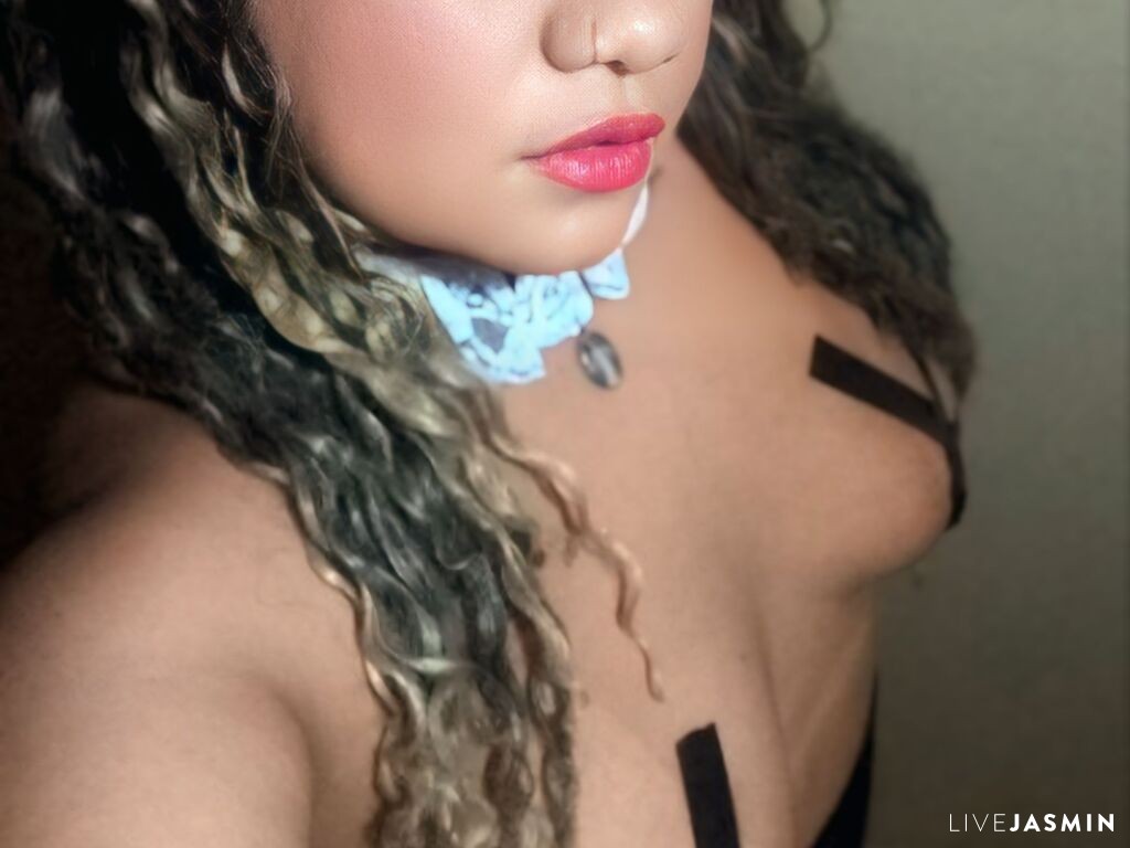 RenyBrasil model profile and live status