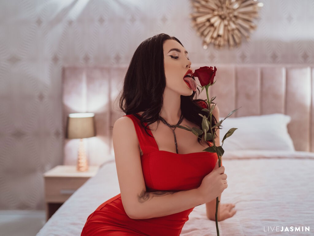 Profile photo for RheaDiaz