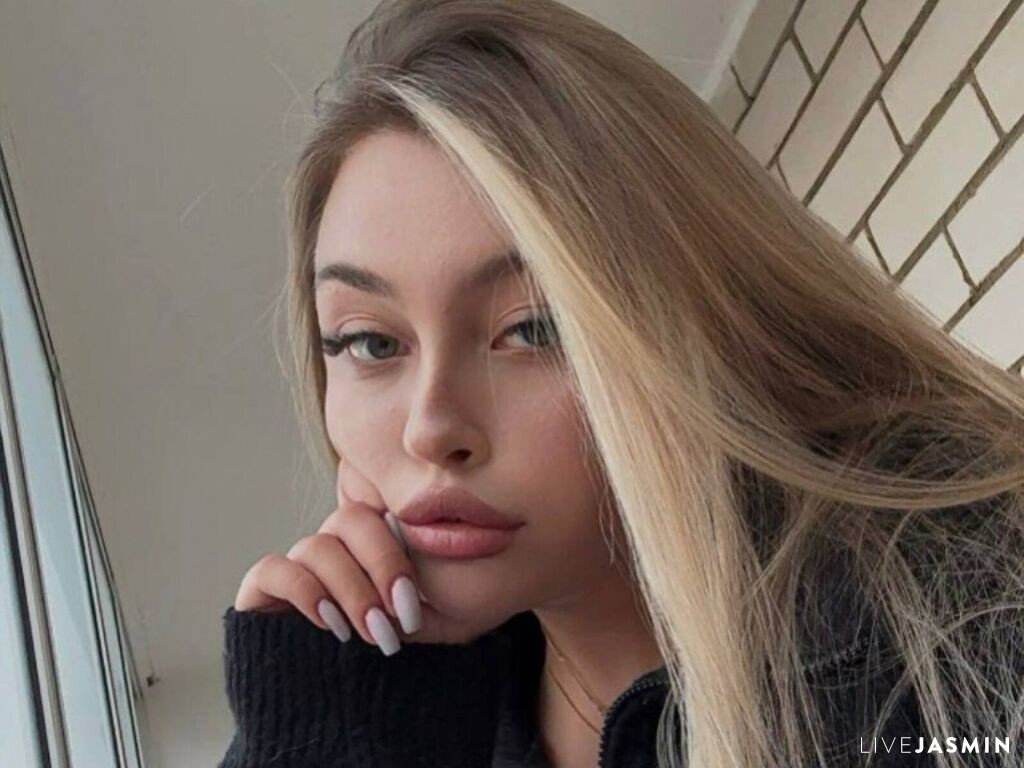 RitaFair model profile and live status