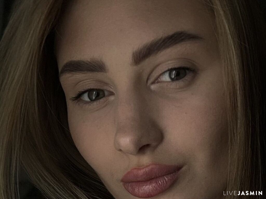 Cam girl profile image for RitaFlux