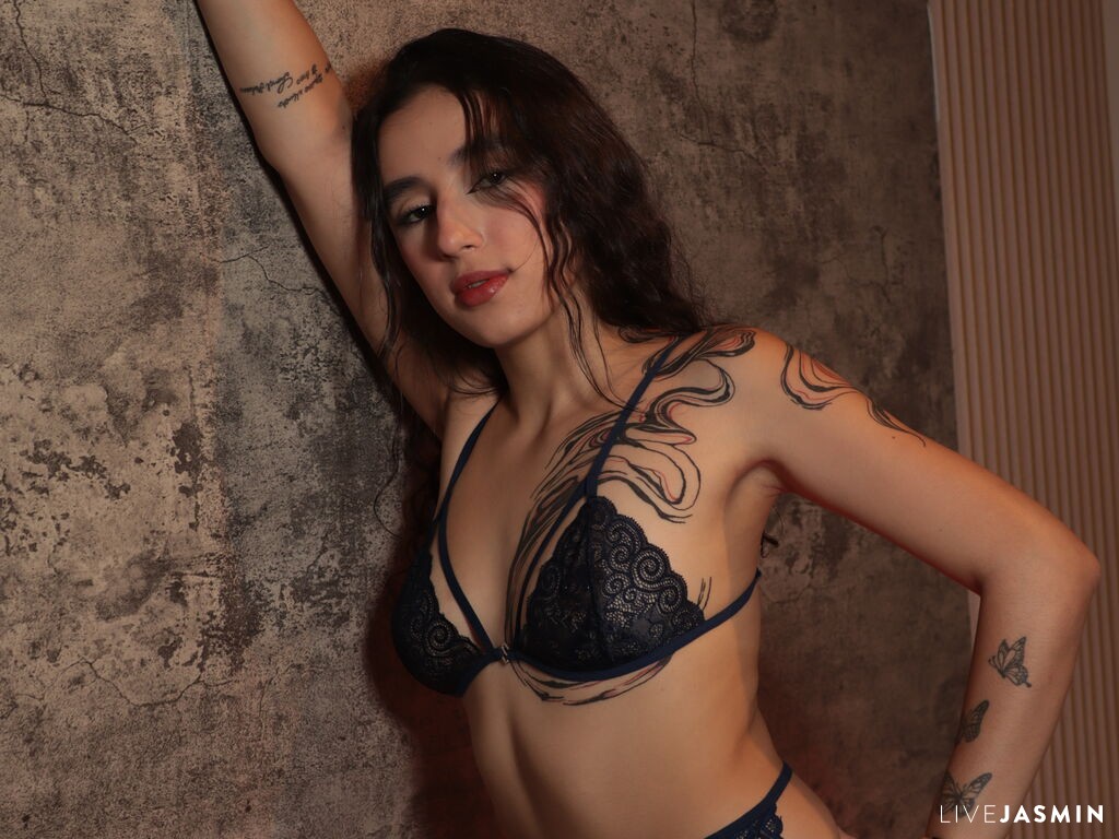 RobinBlakes model profile and live status