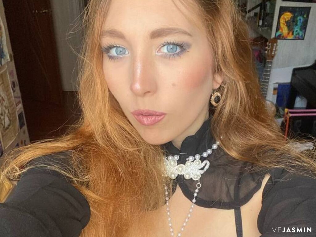 View RonaBrahney live cam profile