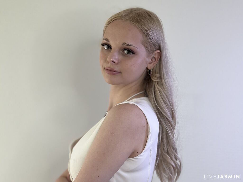 Cam girl profile image for RosarioKerans
