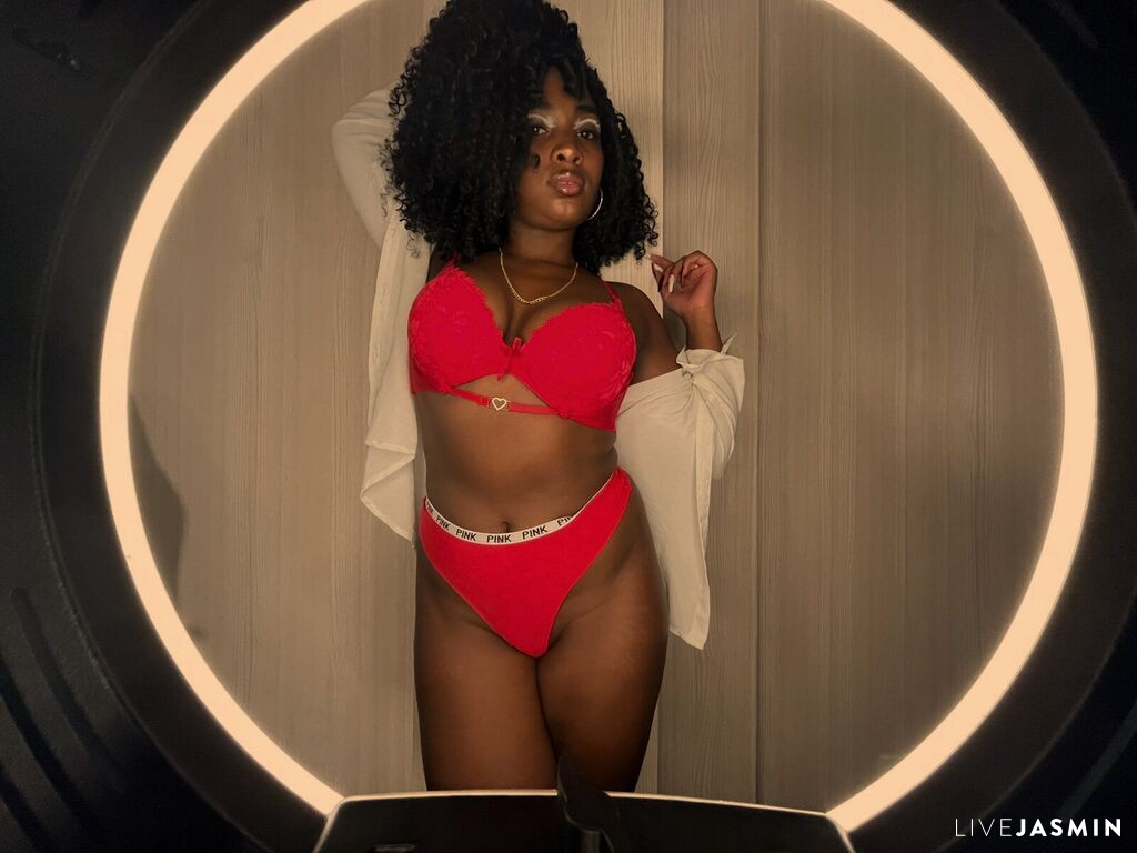 Cam girl profile image for RoseCarpoba
