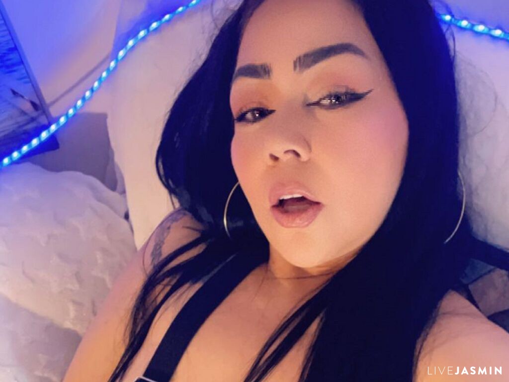 View RosemaryJimenes cam profile and live status