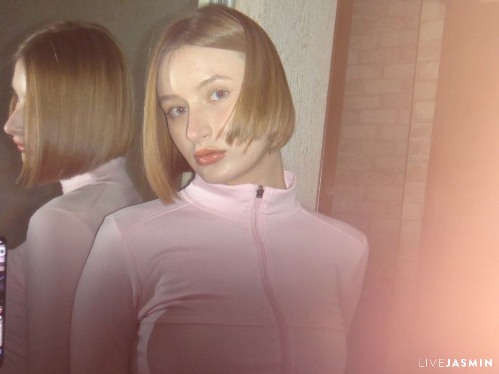 RosinaHeverley LiveJasmin model profile