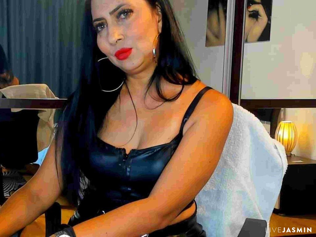 RoxanaCara model profile and live status