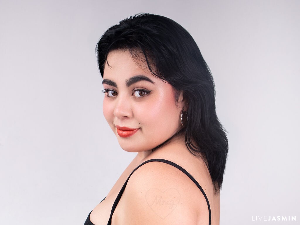 Profile photo for RoxanaElegance