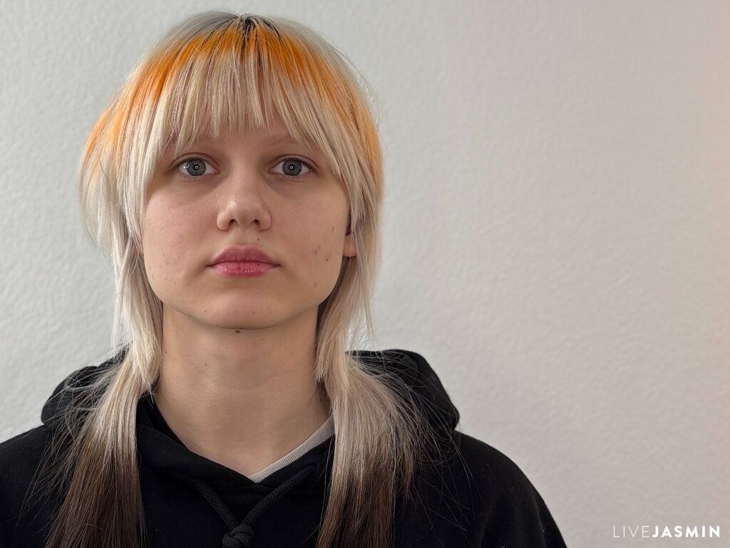 RoxannBlum LiveJasmin model profile