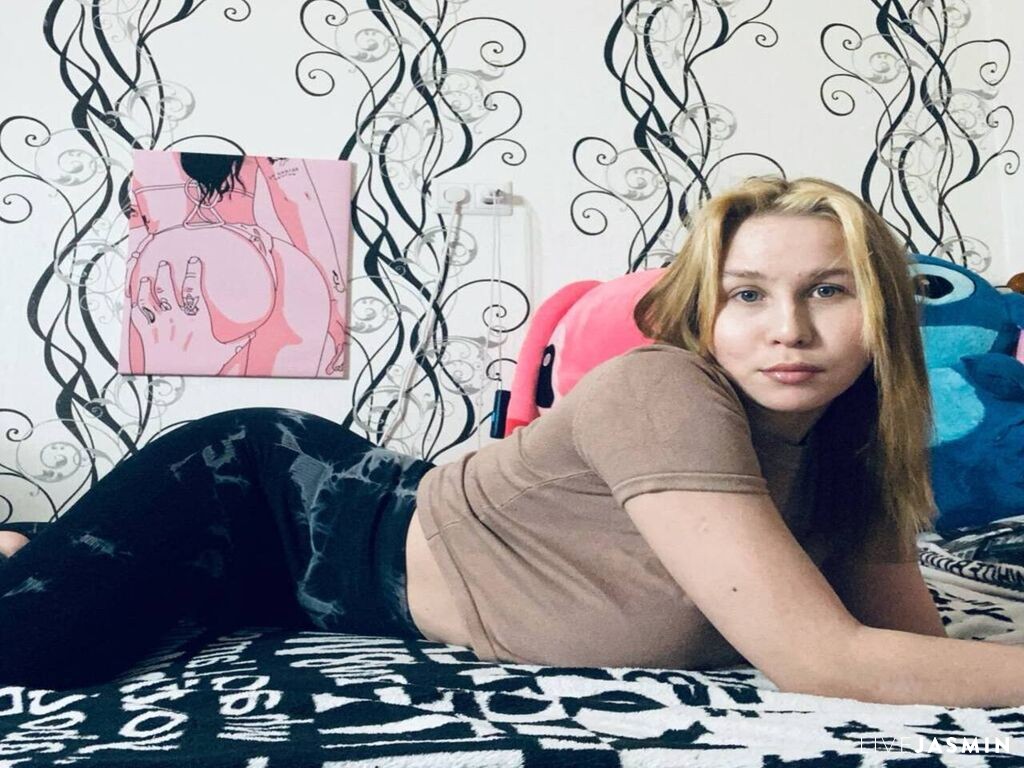 View RoyAngelaa live cam profile
