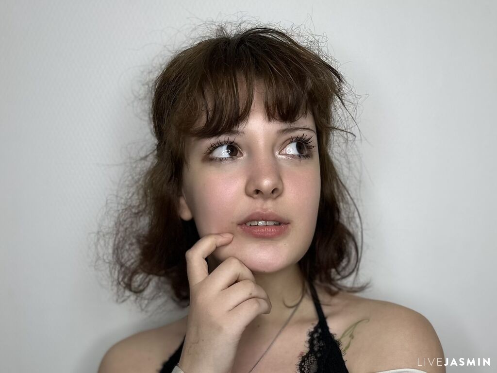 Browse RozanneLedet live chat profile