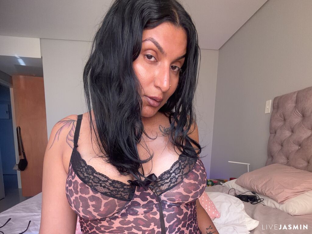 View RubiRue on AlwaysCamGirls