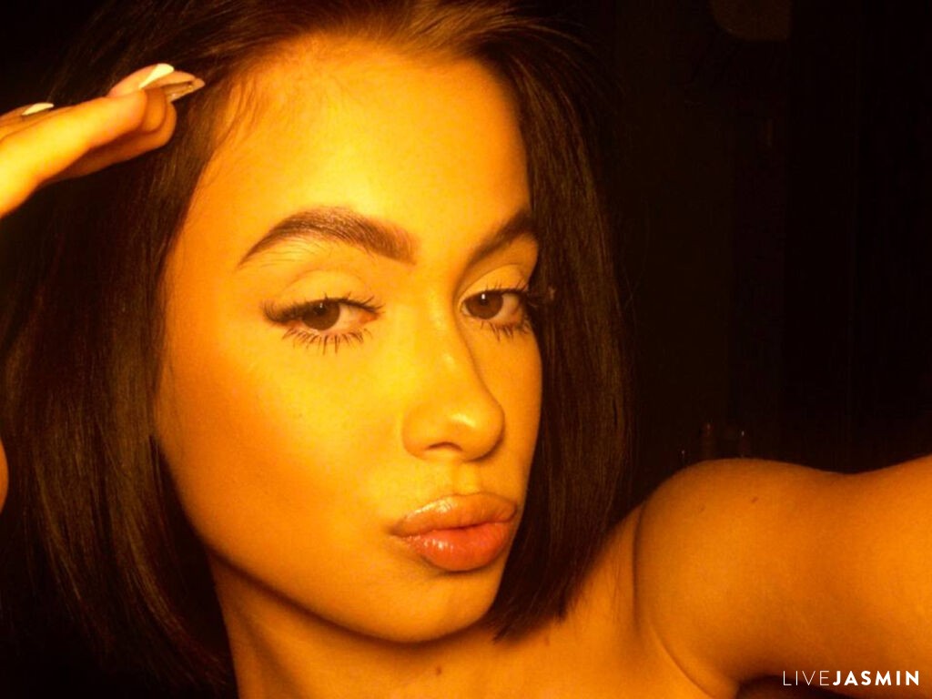 Cam girl profile image for RuthieMichieli