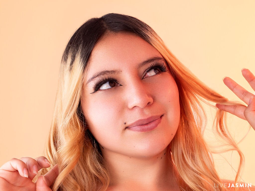 Cam girl profile image for SabrinaValmont