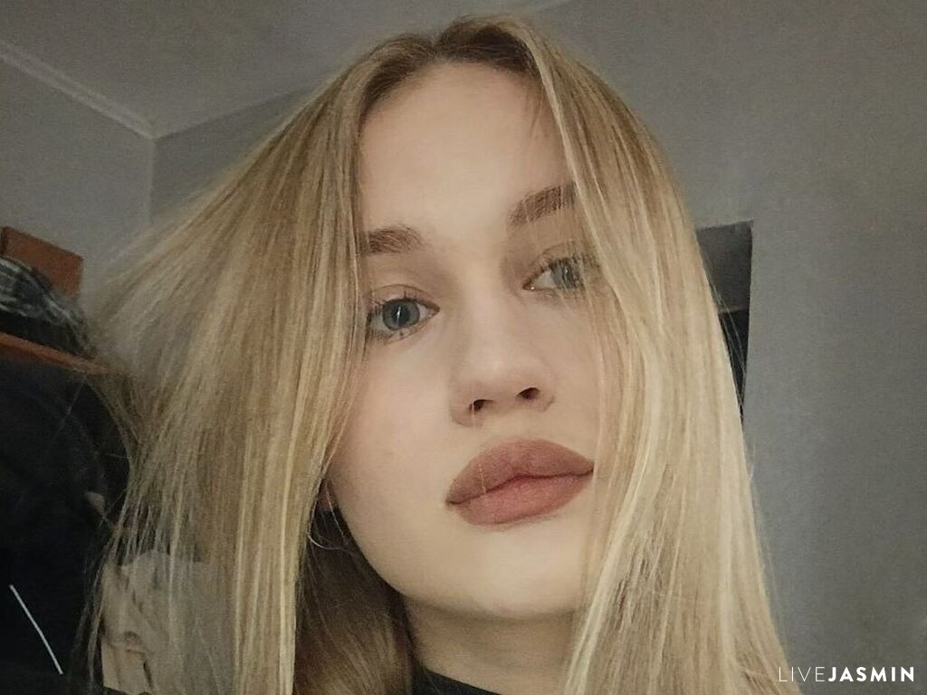 Browse SadieTandon live chat profile