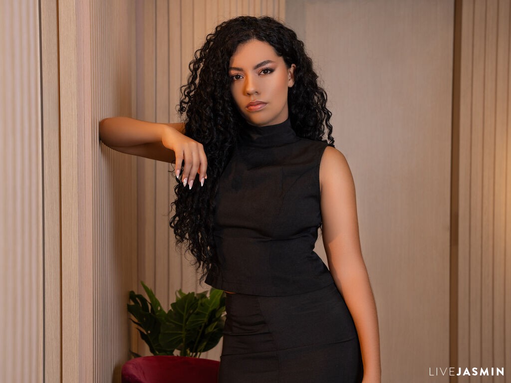 Featured LiveJasmin cam girl profile: SalomeMachado