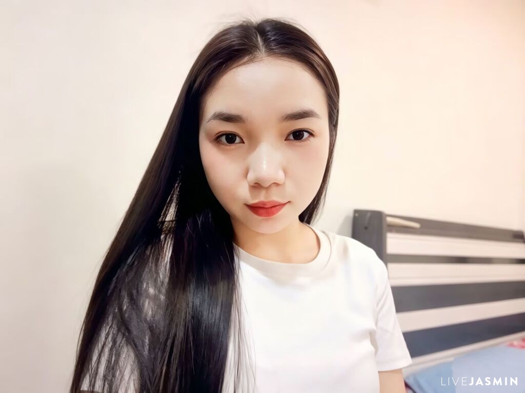 Cam girl profile image for SanLi