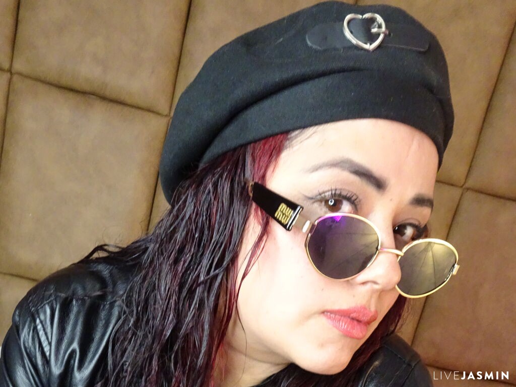 SandyGuzman live cam girl profile