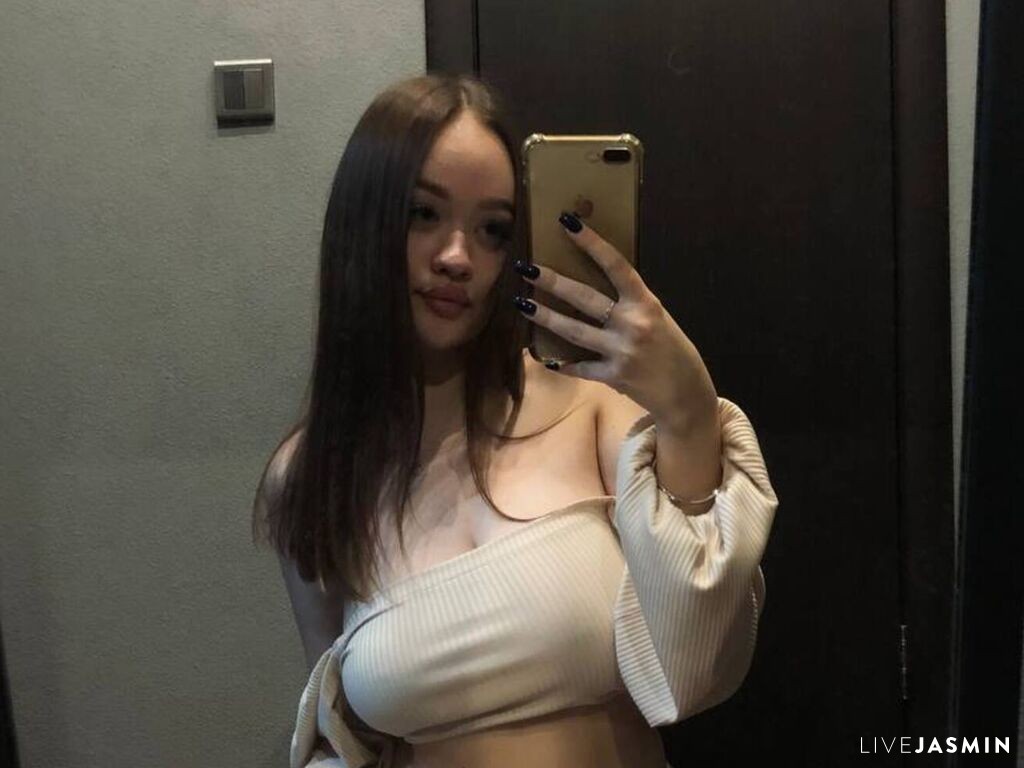 SantinaHeikes live cam girl profile