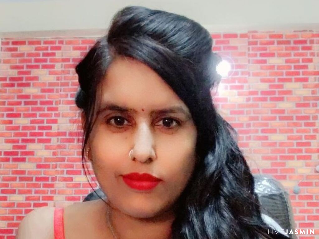 Browse SaraConway live chat profile