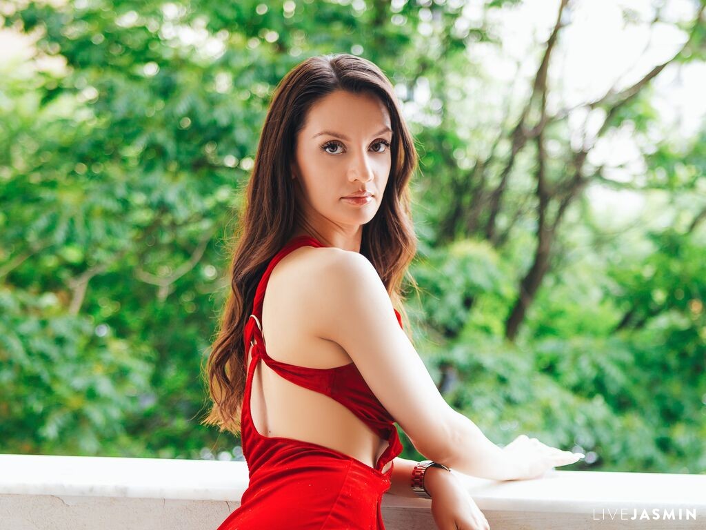 SaraTray live cam girl profile