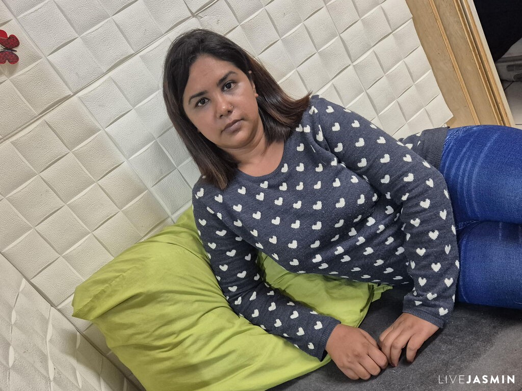 Cam girl profile image for SarahClaus