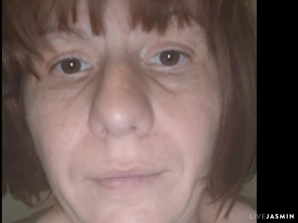 SarahEsme profile in Live 40 Year Old Cam Girls