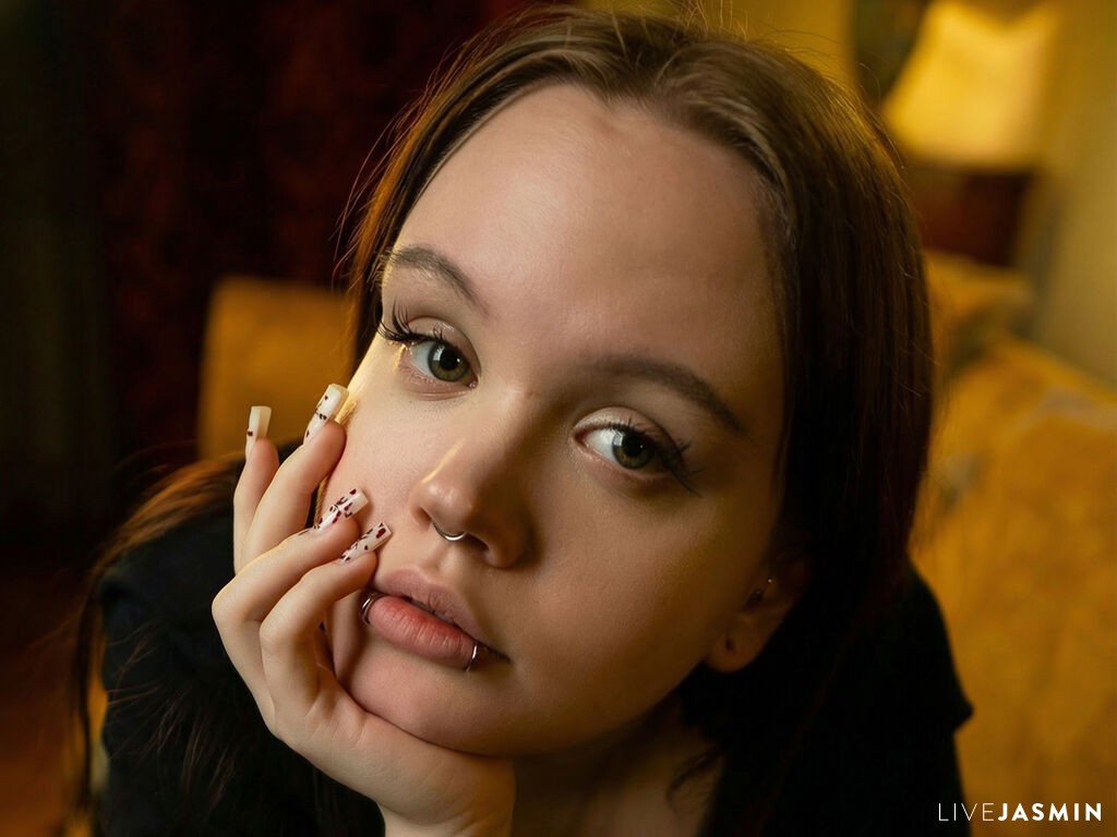 SarandaRyan model profile and live status