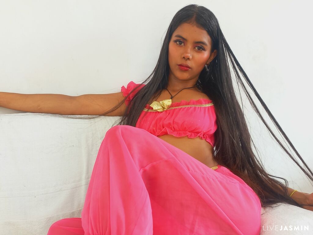 SarayPink model profile and live status