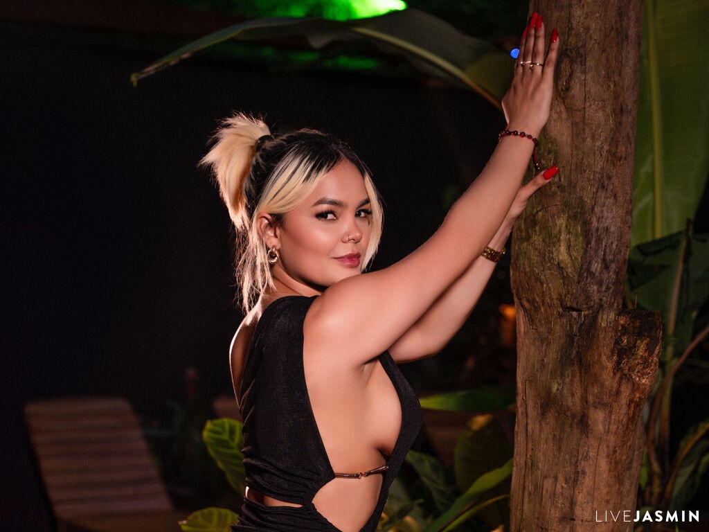 SaryDiamond model profile and live status