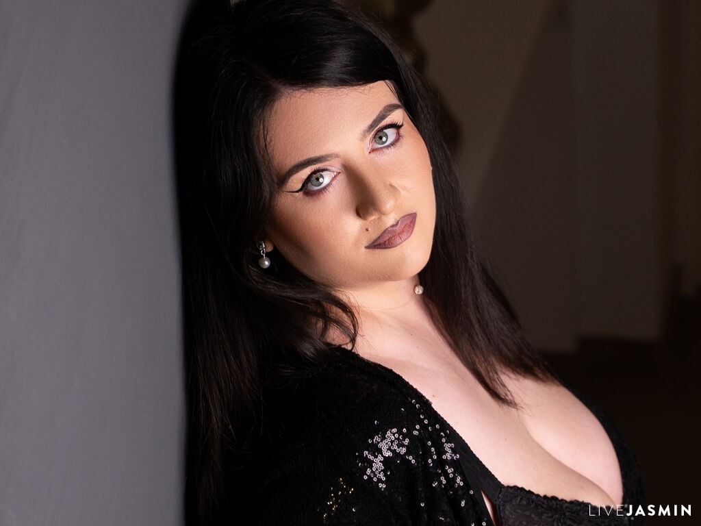 Featured LiveJasmin cam girl profile: SashaGale