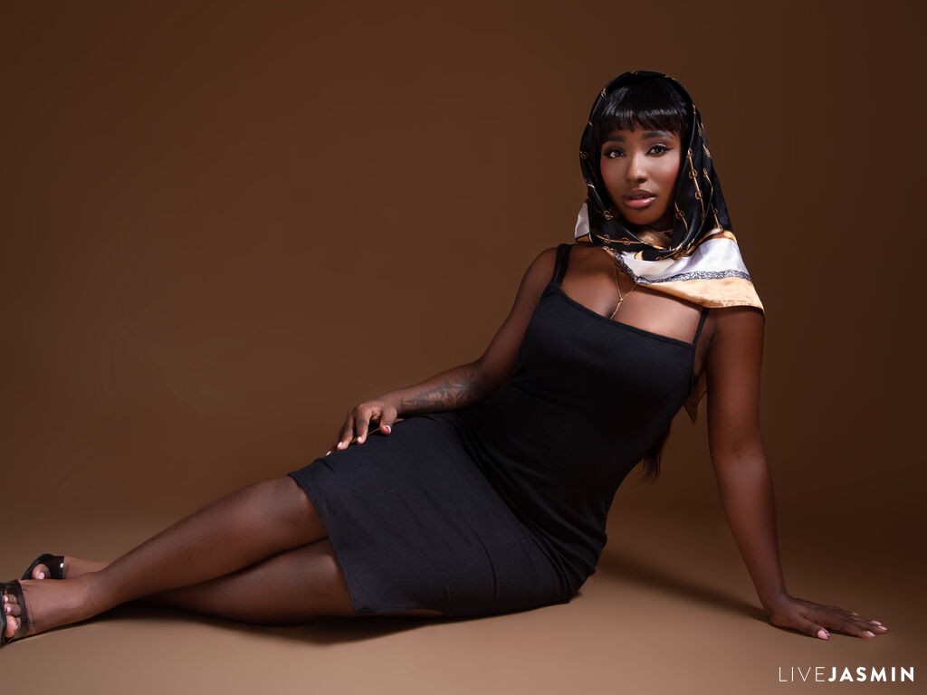 Browse SashaNocetti live chat profile