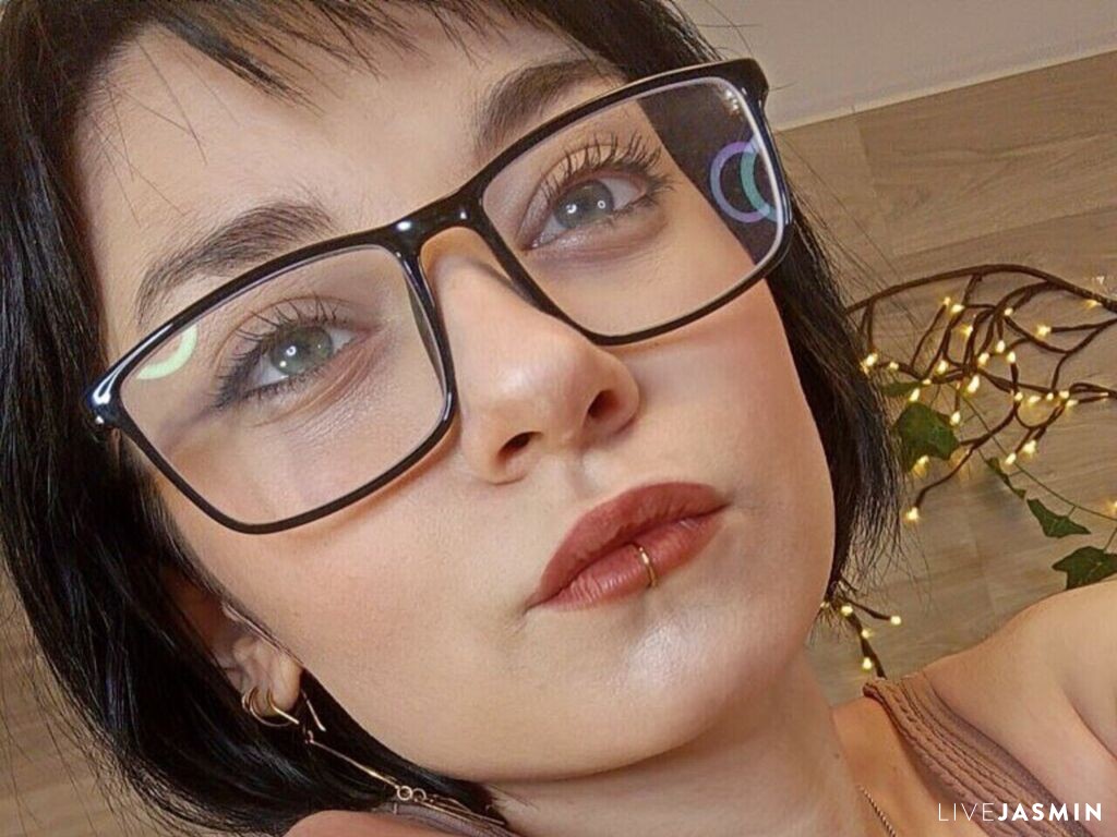 Profile photo for ScarleWhisper