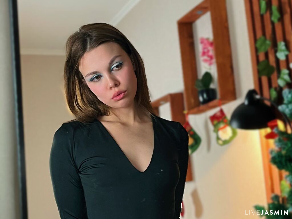 Cam girl profile image for ScarletMarney