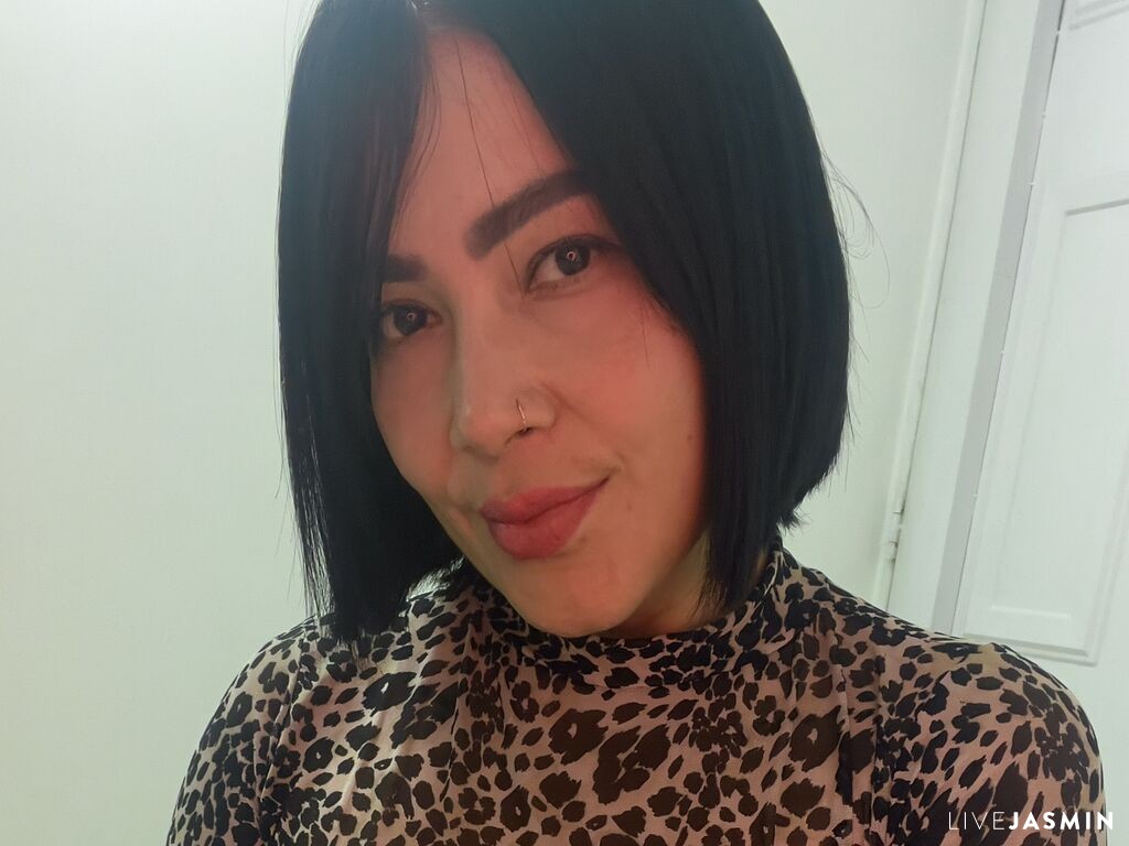 ScarlettColombia model profile and live status