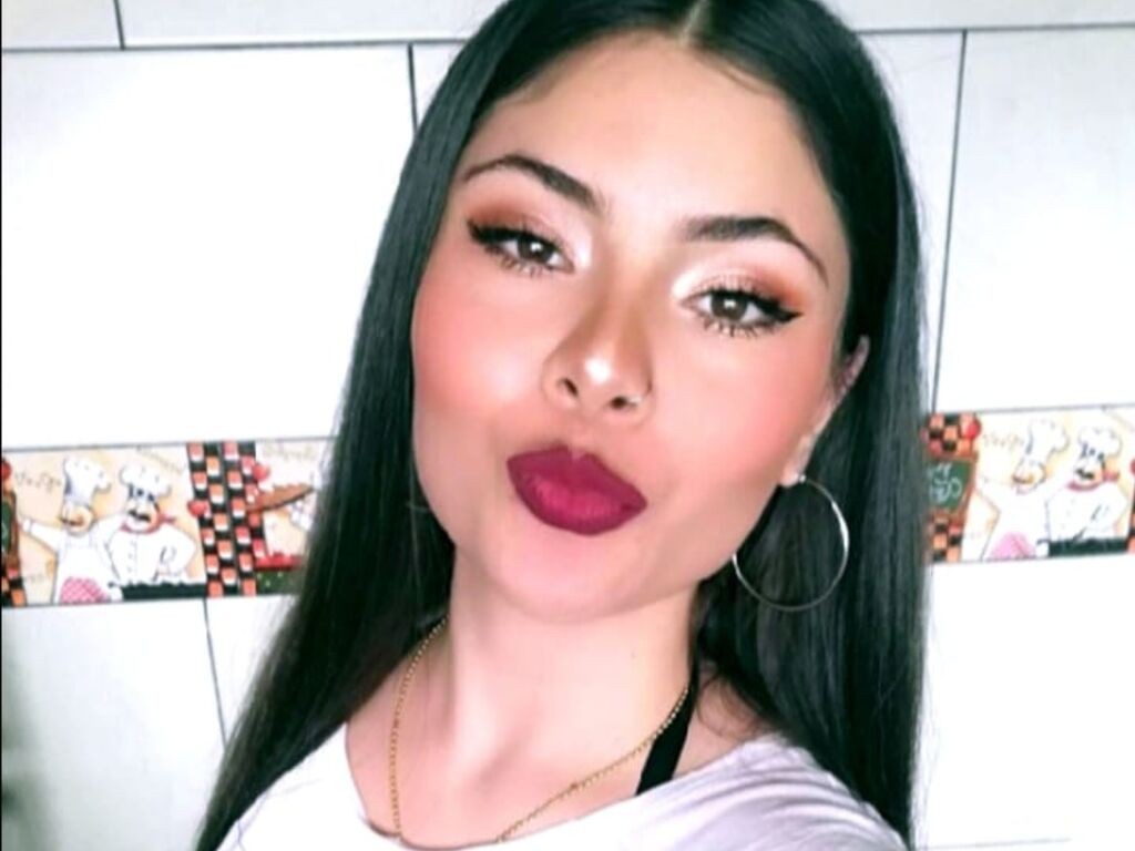 Cam girl profile image for ScarlettReven