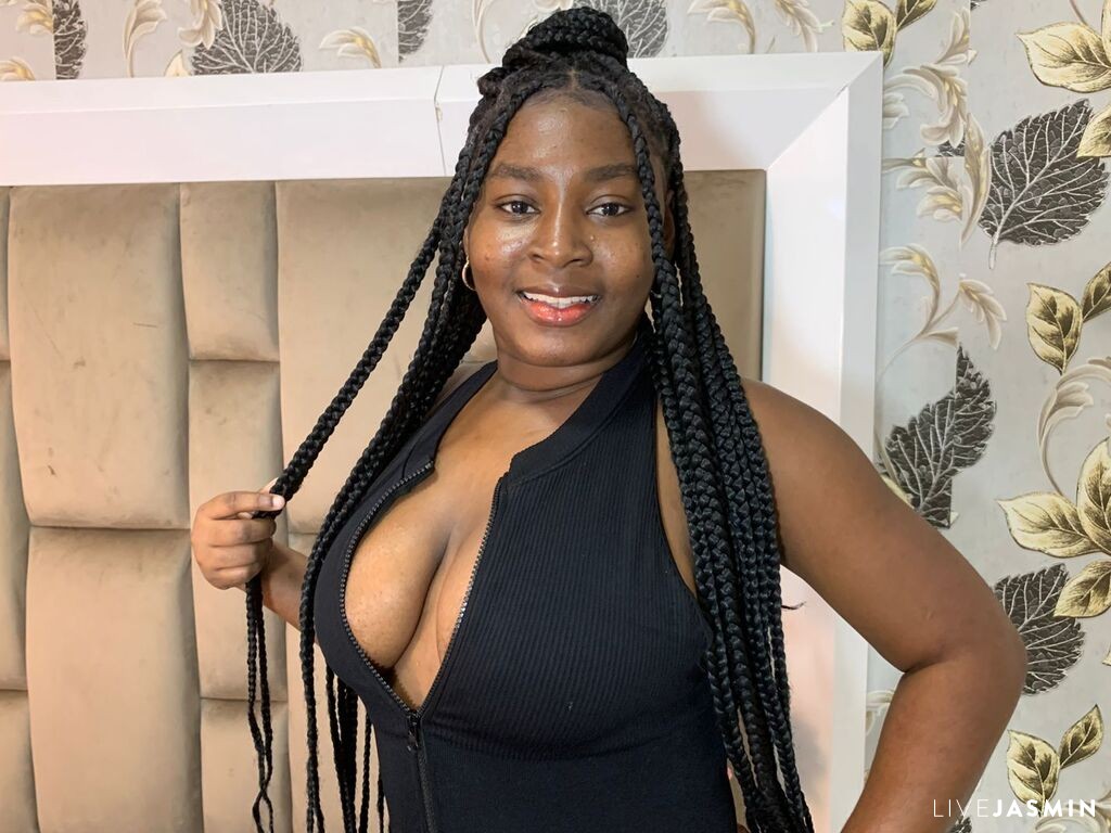 View SerenaClarck live cam profile