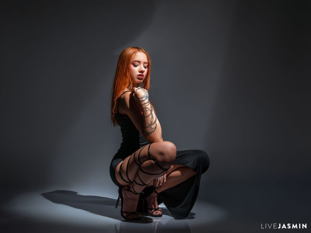 SerenaJaramillo model profile and live status