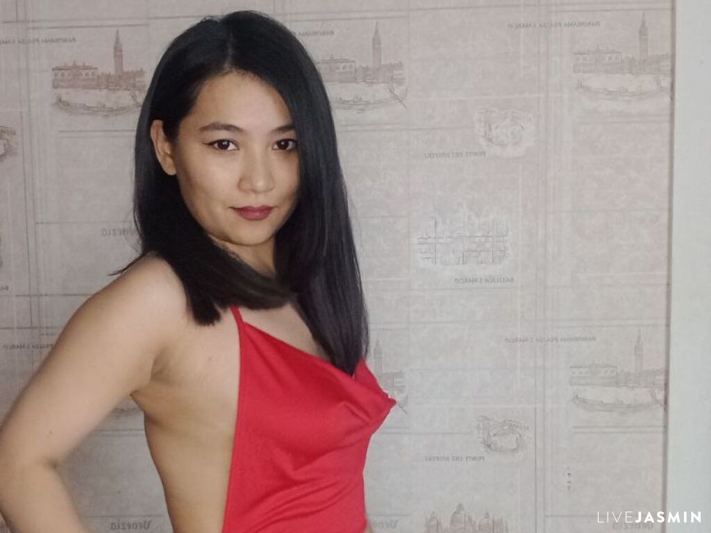 SharaBollier model profile and live status