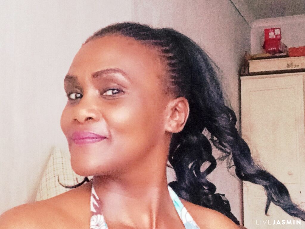 SharlainOgbu live chat profile
