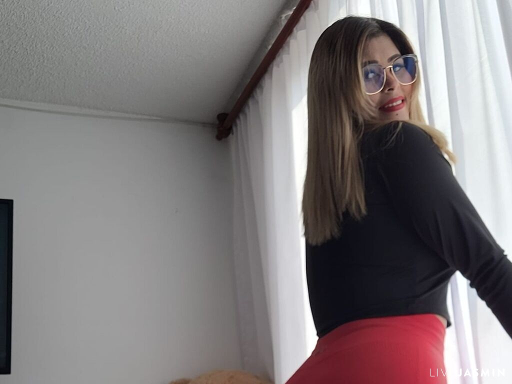 Browse SharlottTorres live chat profile