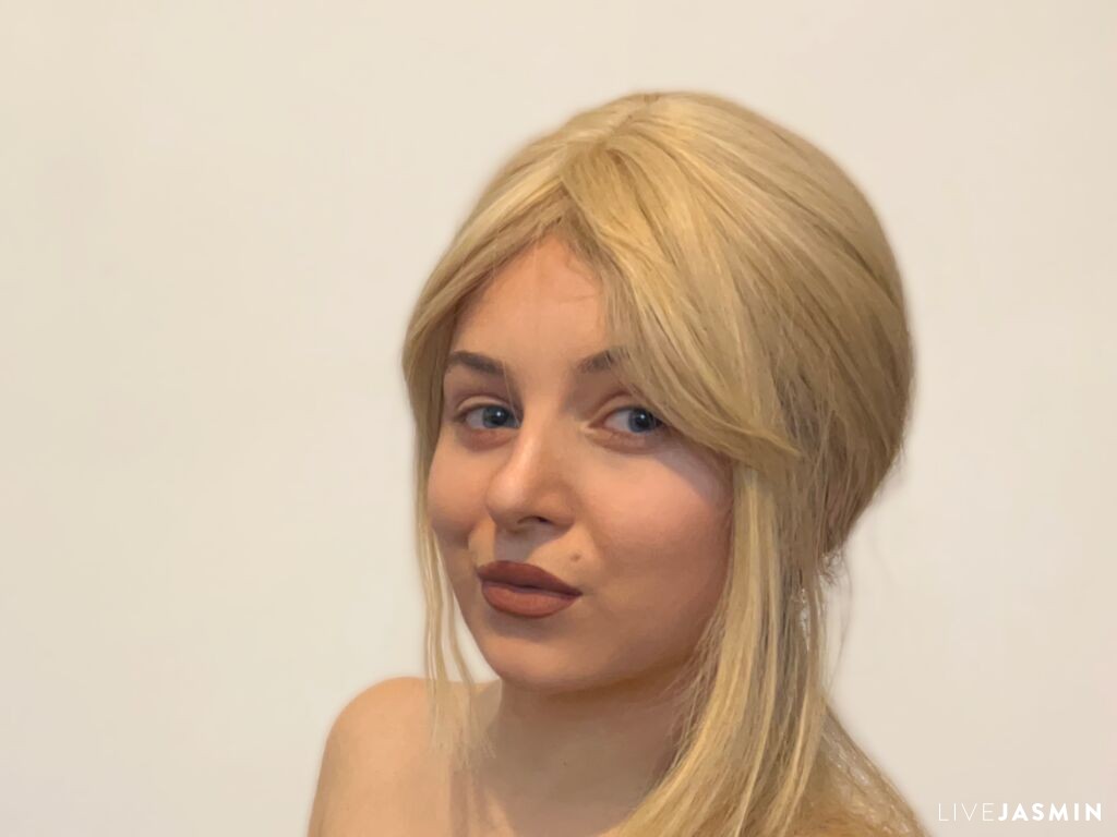 SharraZeinn model profile and live status