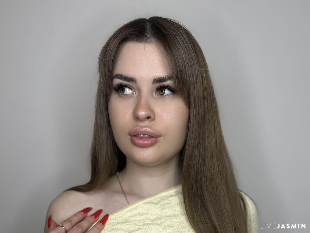 Cam girl profile image for ShaunnaDisotell