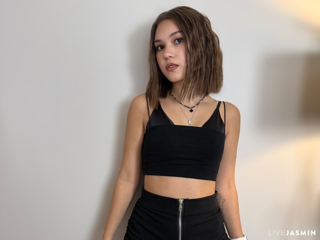 Cam girl profile image for SiaLar