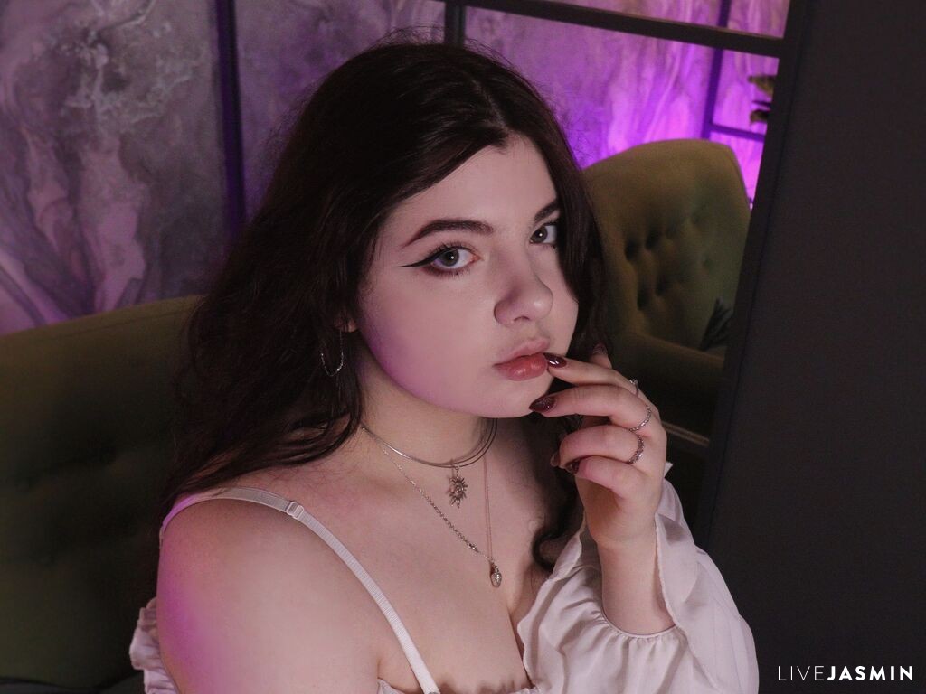View SienaWess live cam profile