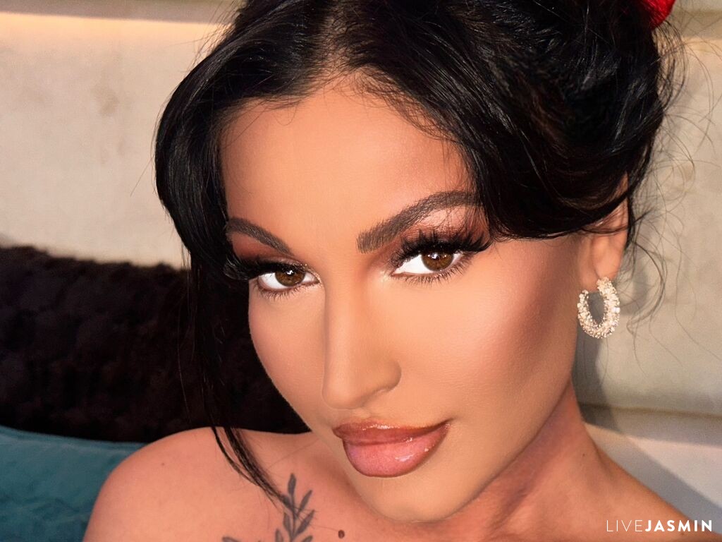 SiennaThomas model profile and live status
